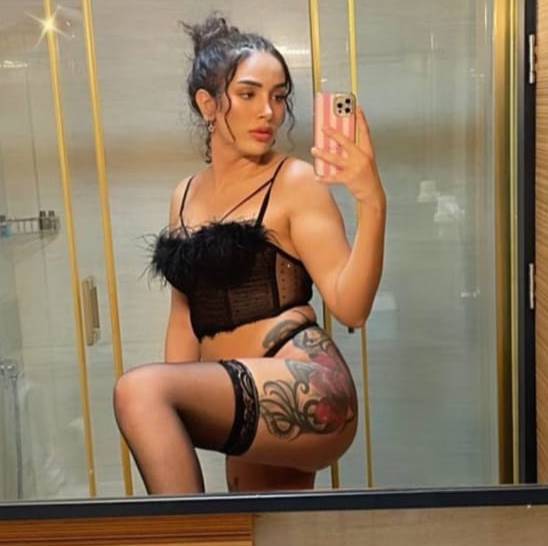 Vip Escort Bayan Demet İle Geceye Renk Kat